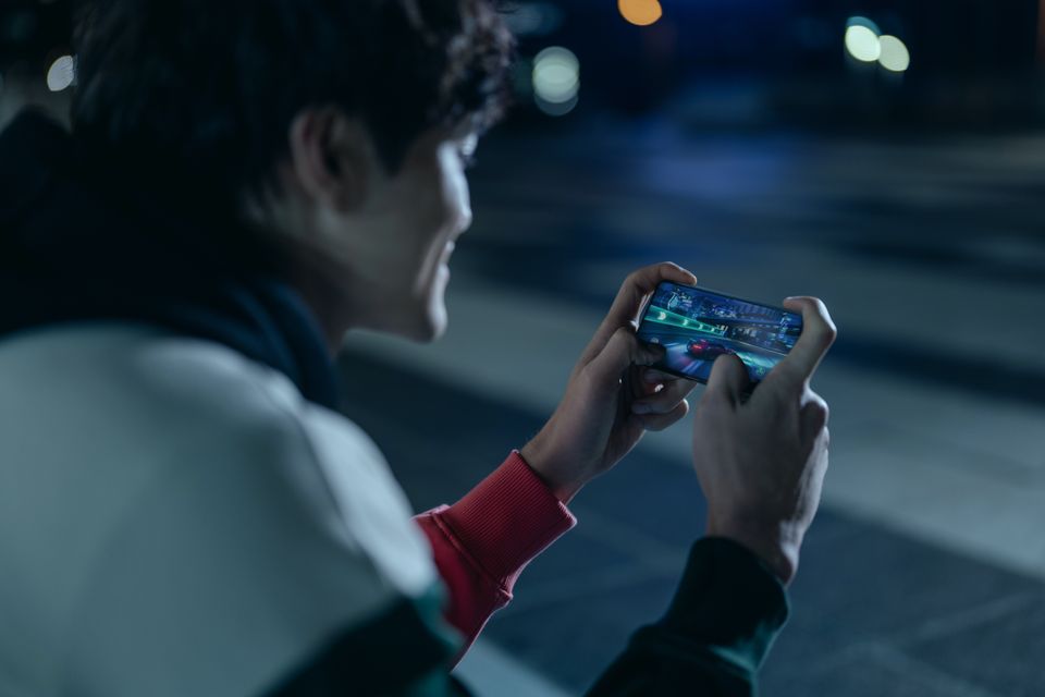 Asus Zenfone9 Commercial Kv Stills 339